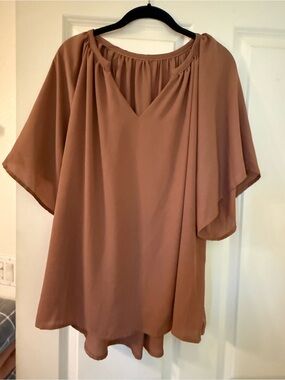 Women’s V-Neck Flowy Top in Brown